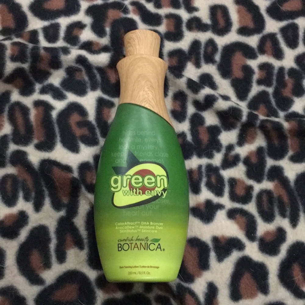 Swedish beauty botanica colorattract dha bronzer